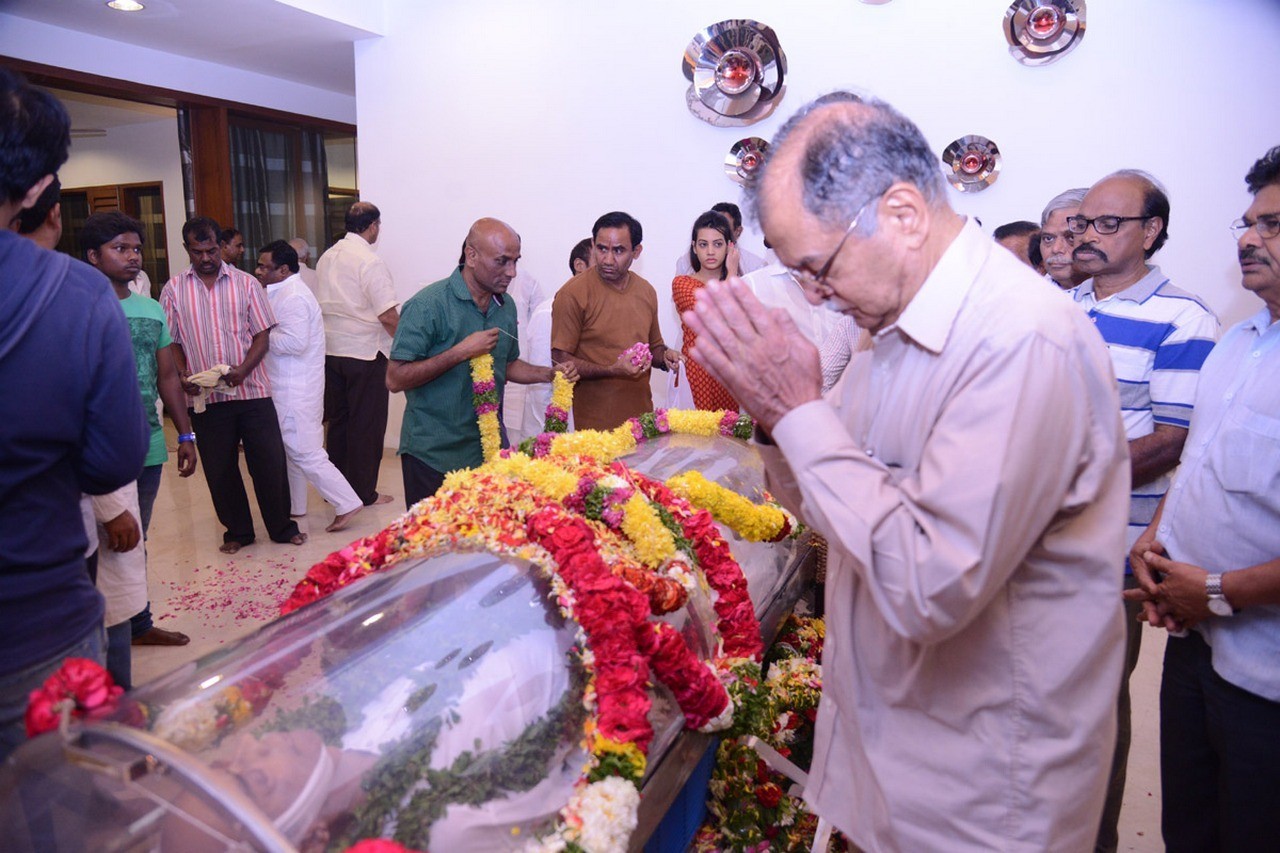 D Ramanaidu Condolences Photos 05 - 52 / 164 photos