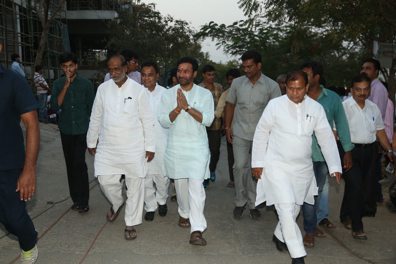 D Ramanaidu Condolences Photos 05 - 58 / 164 photos