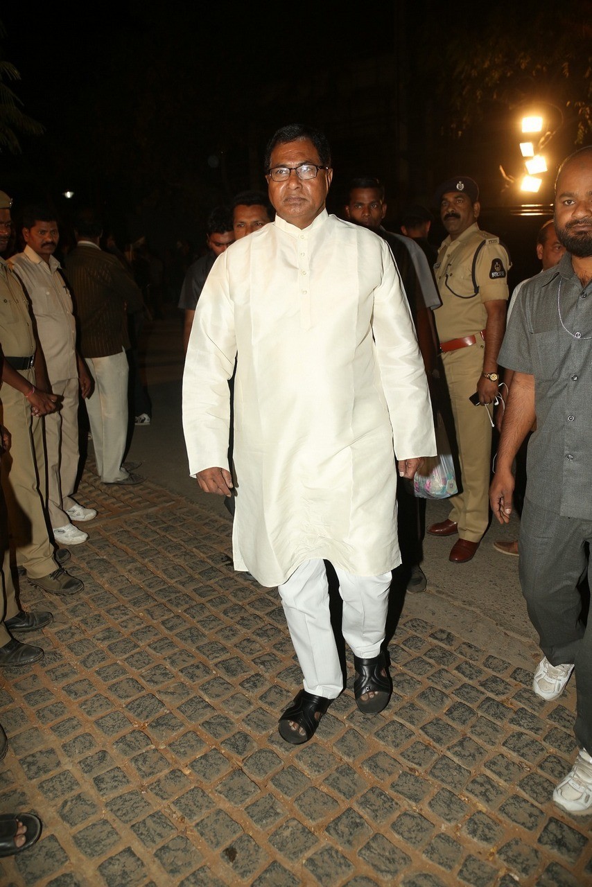 D Ramanaidu Condolences Photos 05 - 63 / 164 photos