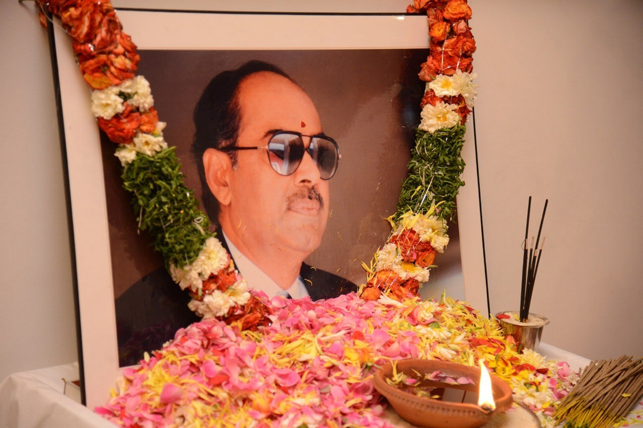 D Ramanaidu Condolences Photos 05 - 70 / 164 photos