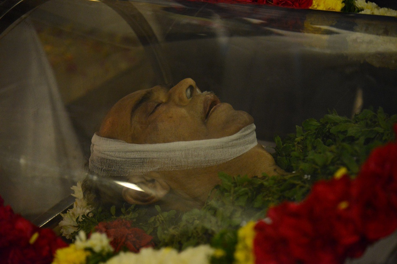 D Ramanaidu Condolences Photos 05 - 80 / 164 photos