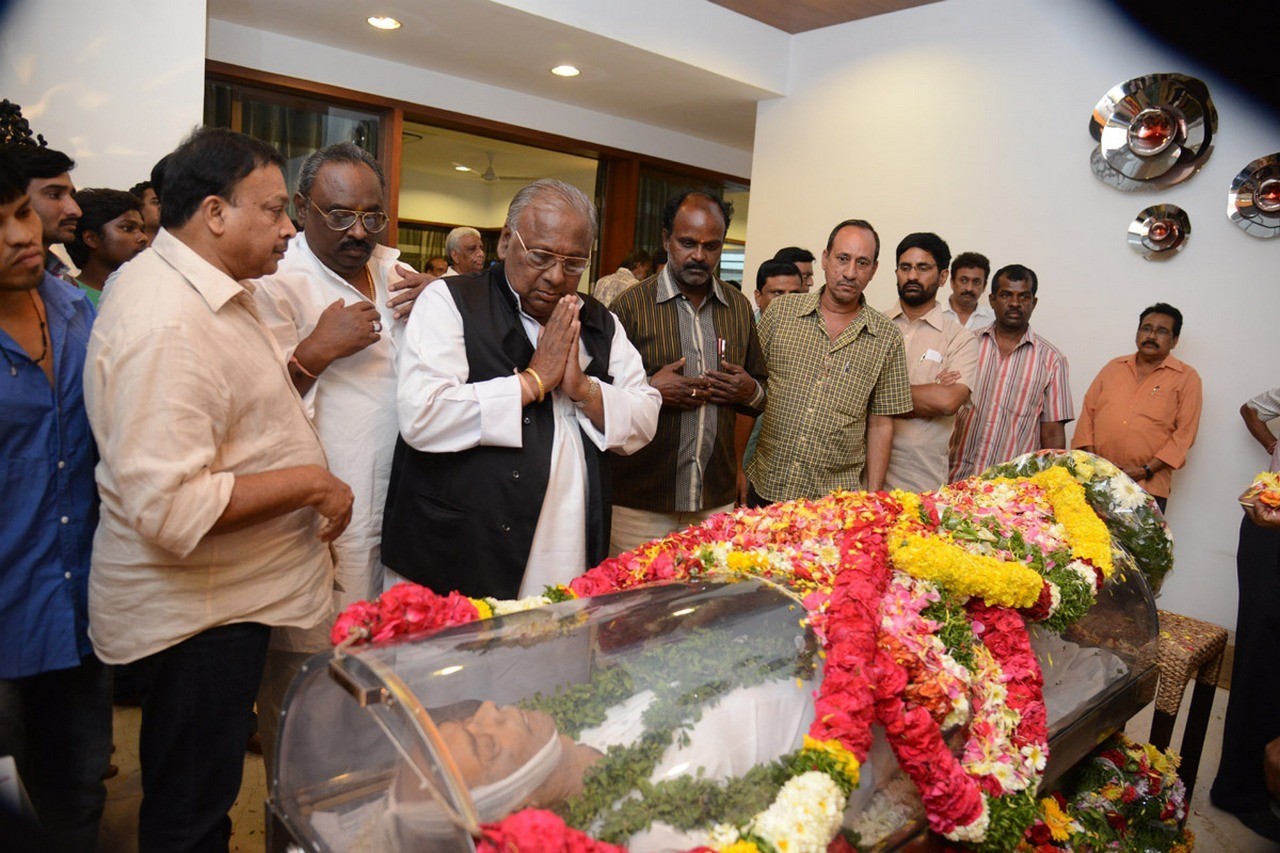 D Ramanaidu Condolences Photos 05 - 82 / 164 photos