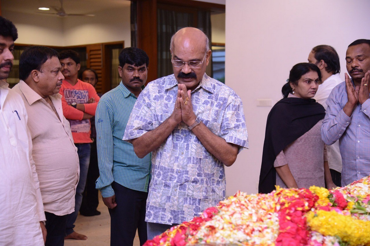 D Ramanaidu Condolences Photos 05 - 91 / 164 photos