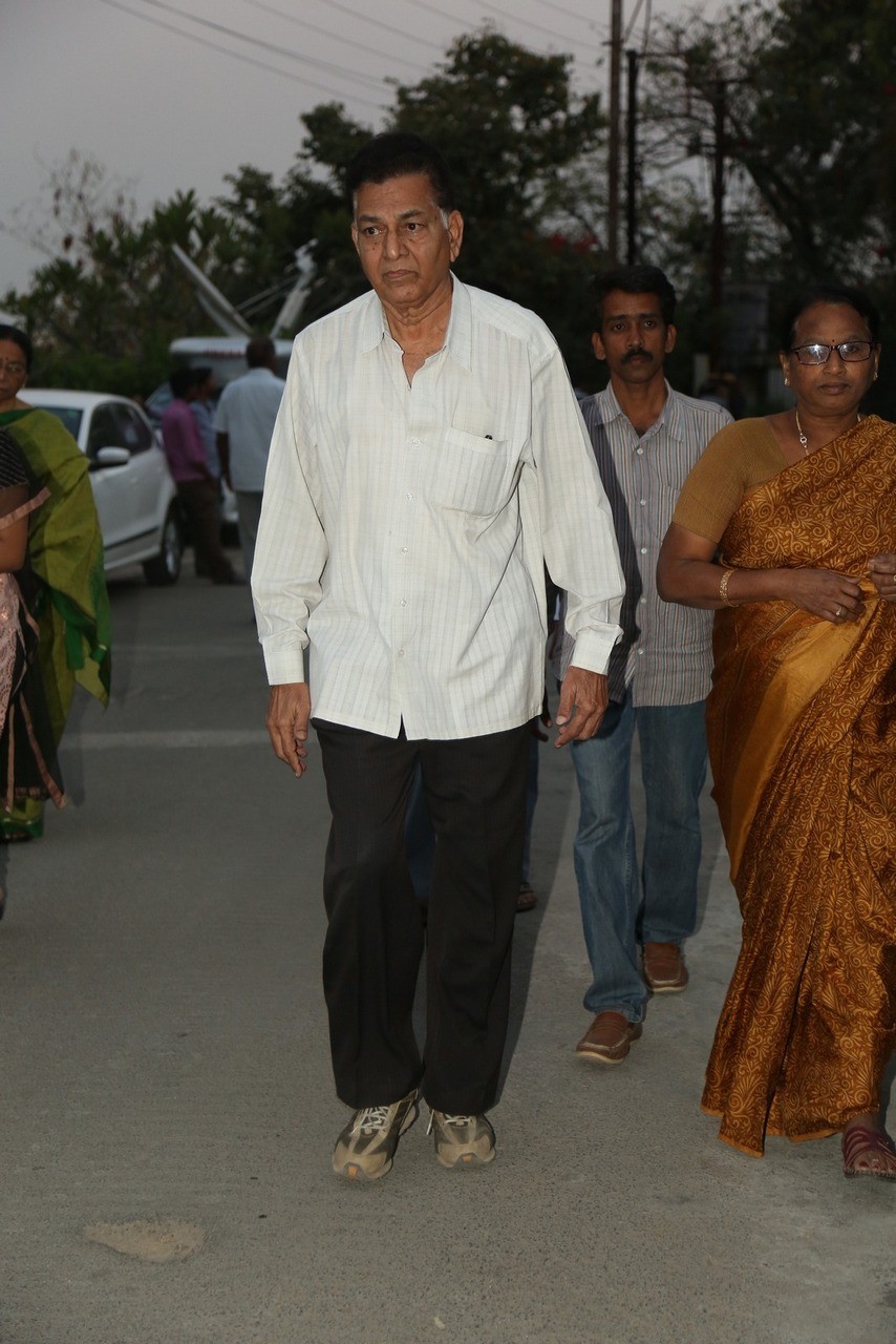 D Ramanaidu Condolences Photos 05 - 92 / 164 photos