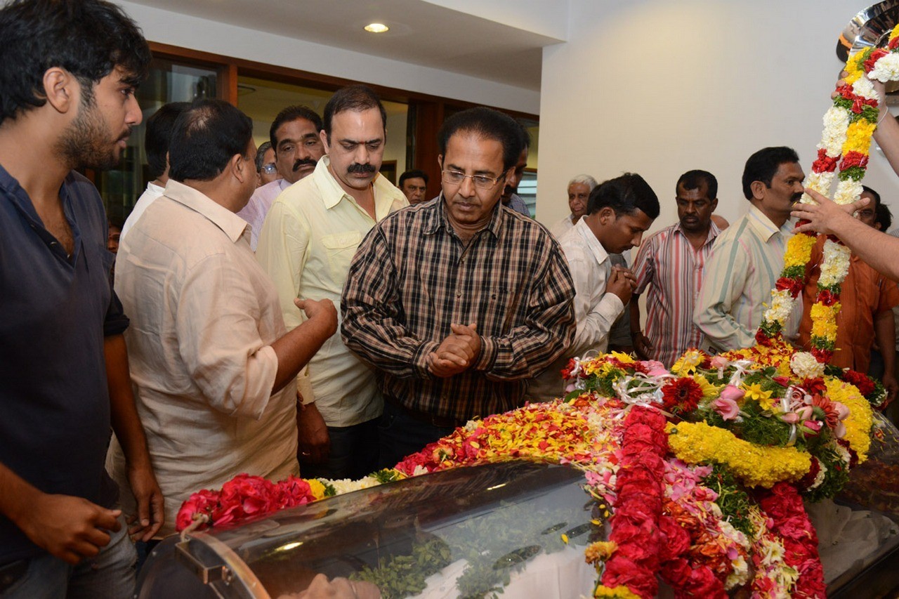 D Ramanaidu Condolences Photos 05 - 96 / 164 photos