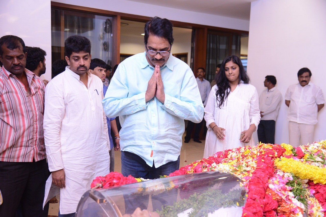 D Ramanaidu Condolences Photos 05 - 100 / 164 photos