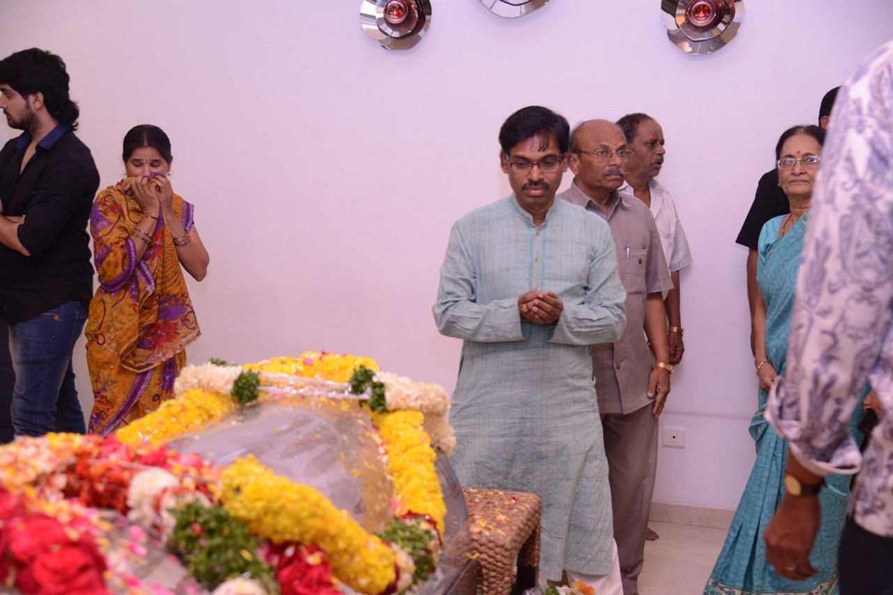 D Ramanaidu Condolences Photos 05 - 152 / 164 photos