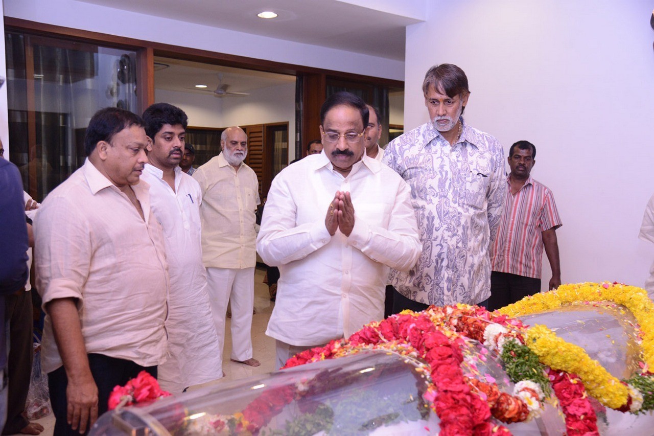 D Ramanaidu Condolences Photos 05 - 162 / 164 photos
