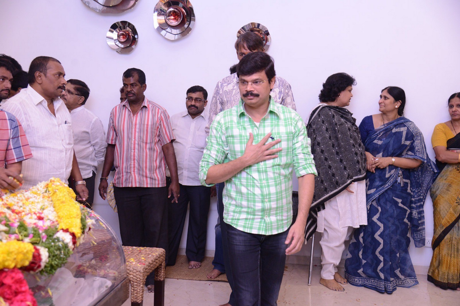 D Ramanaidu Condolences Photos 06 - 7 / 99 photos