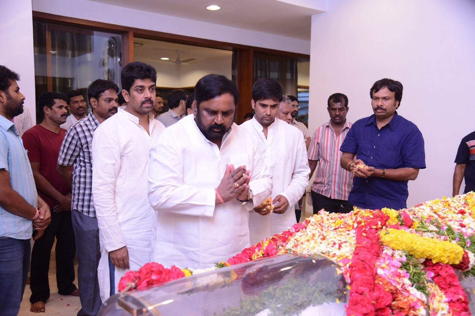 D Ramanaidu Condolences Photos 06 - 8 / 99 photos