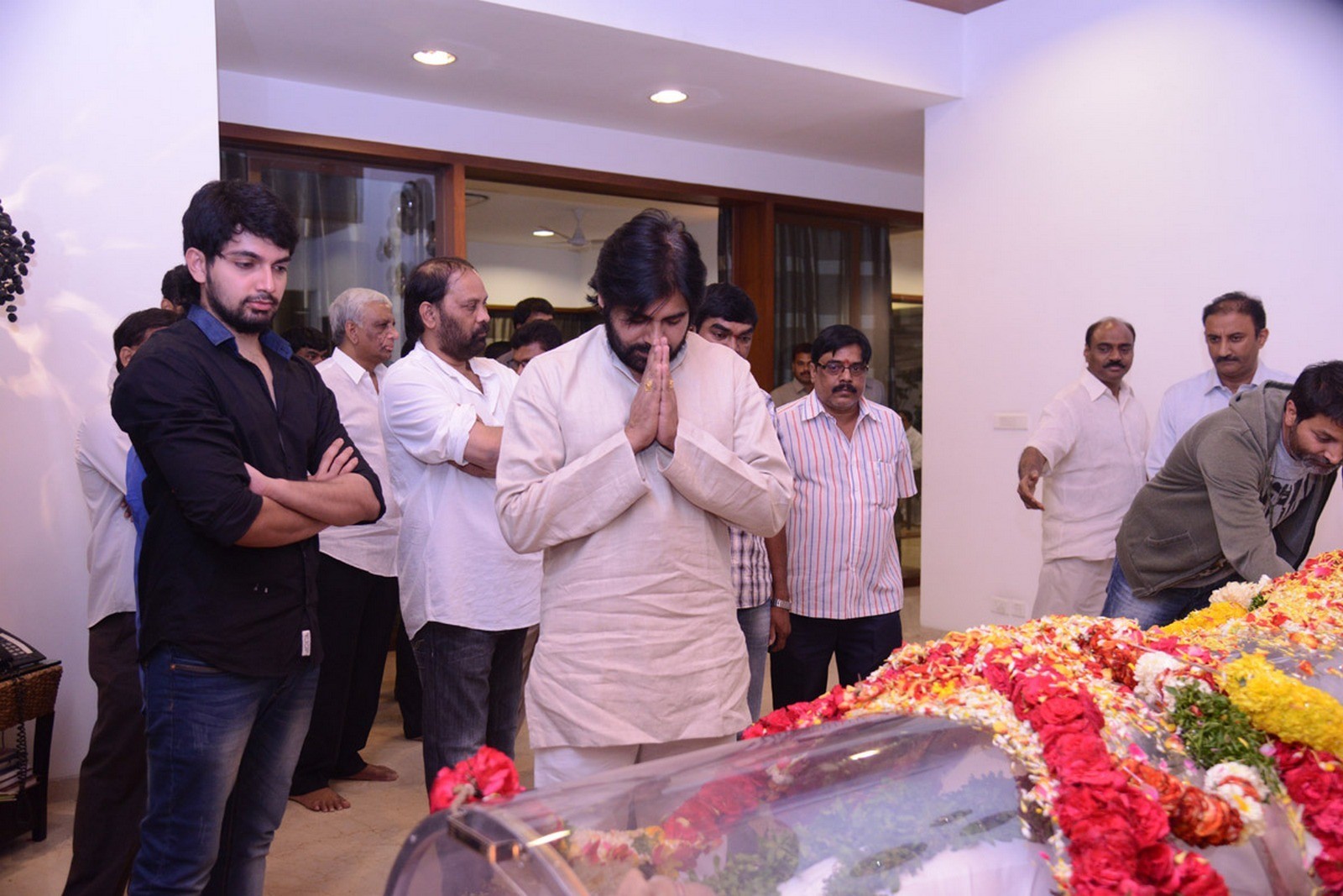 D Ramanaidu Condolences Photos 06 - 12 / 99 photos