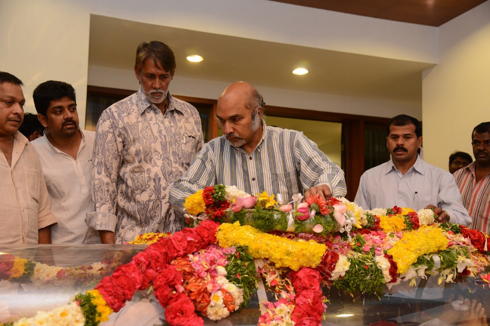 D Ramanaidu Condolences Photos 06 - 16 / 99 photos