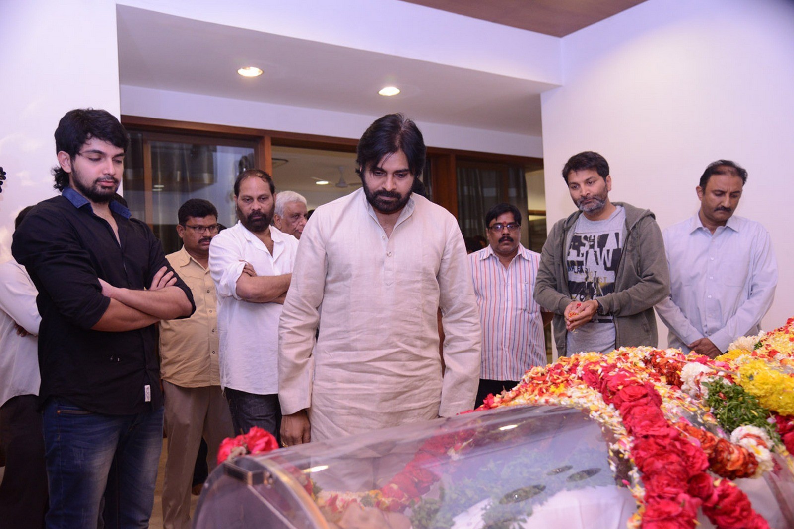 D Ramanaidu Condolences Photos 06 - 19 / 99 photos