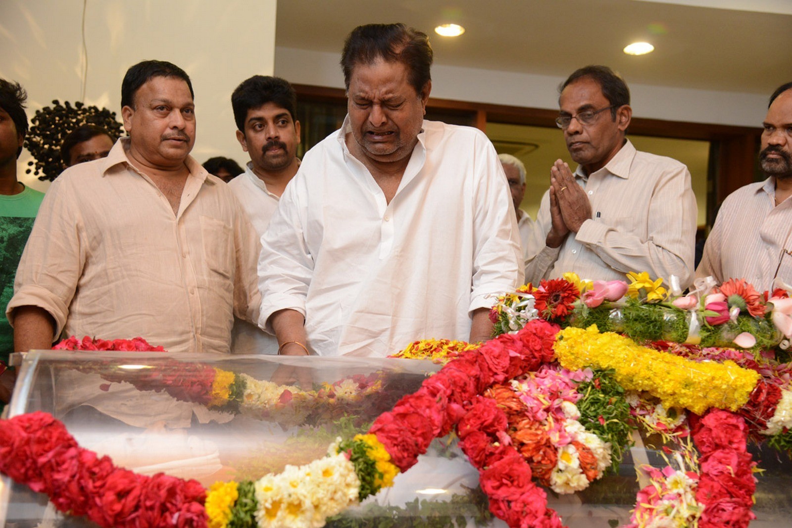 D Ramanaidu Condolences Photos 06 - 34 / 99 photos