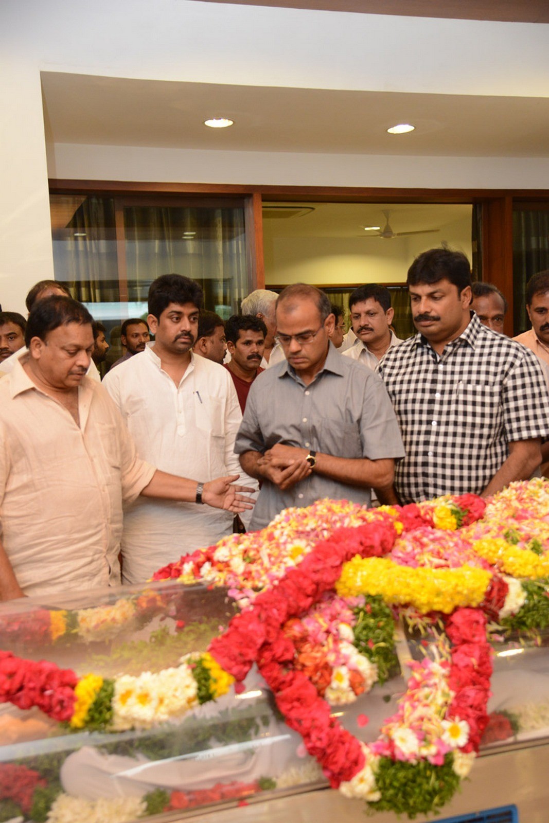 D Ramanaidu Condolences Photos 06 - 83 / 99 photos