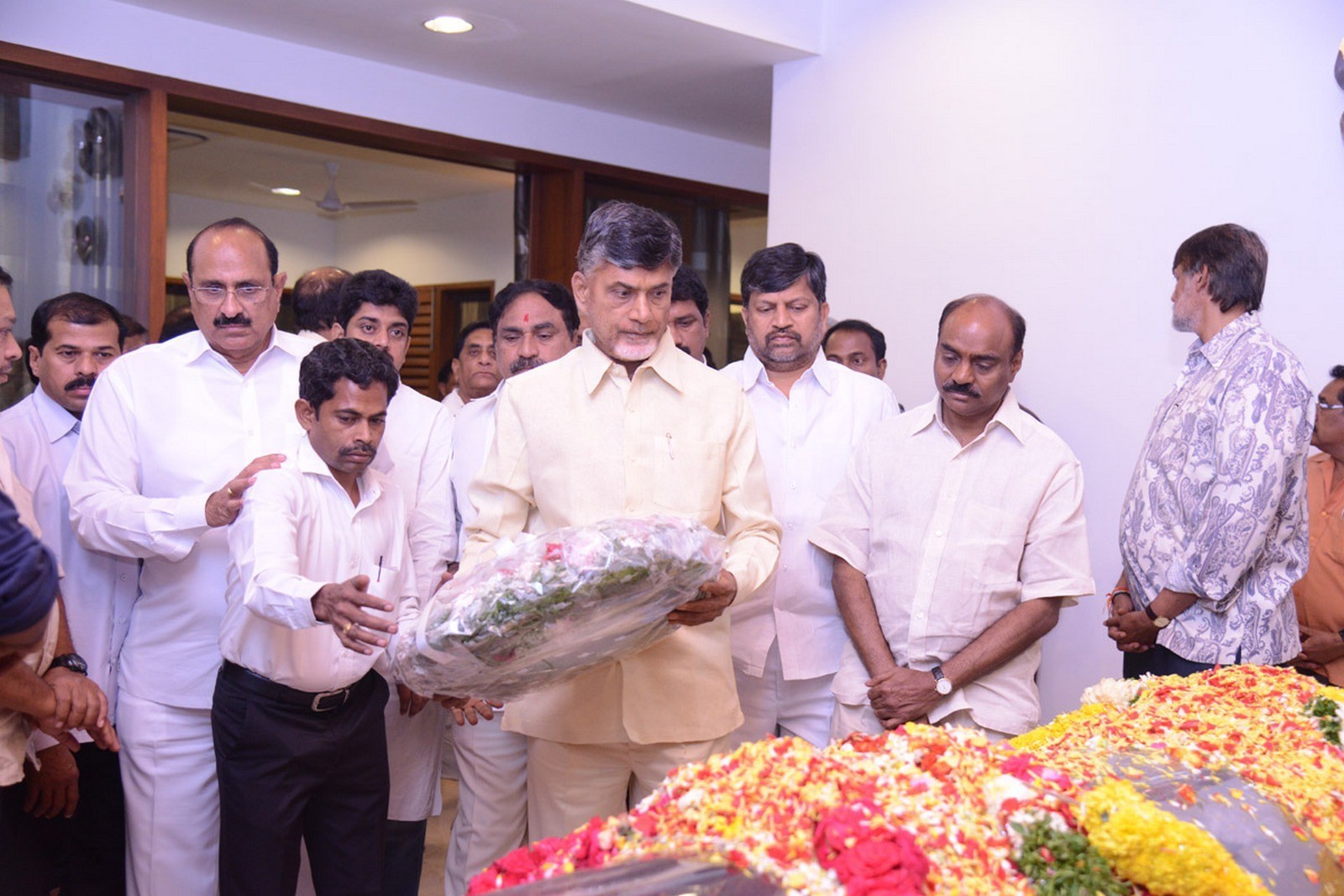 D Ramanaidu Condolences Photos 06 - 86 / 99 photos