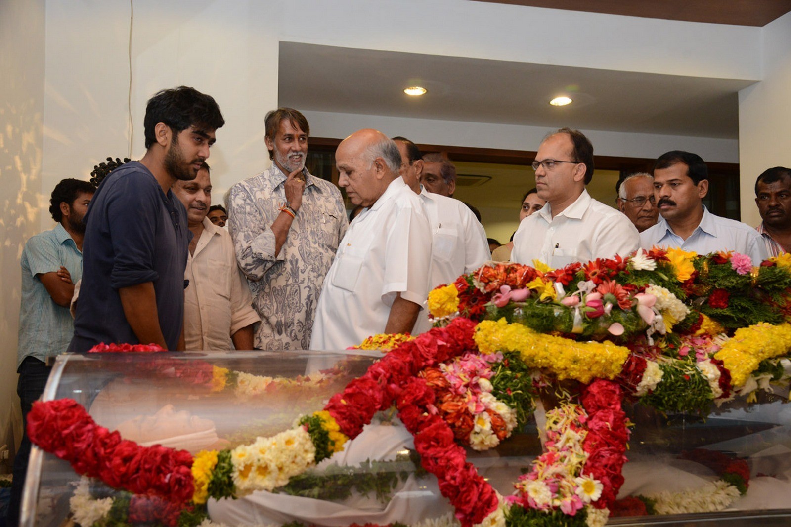 D Ramanaidu Condolences Photos 06 - 90 / 99 photos