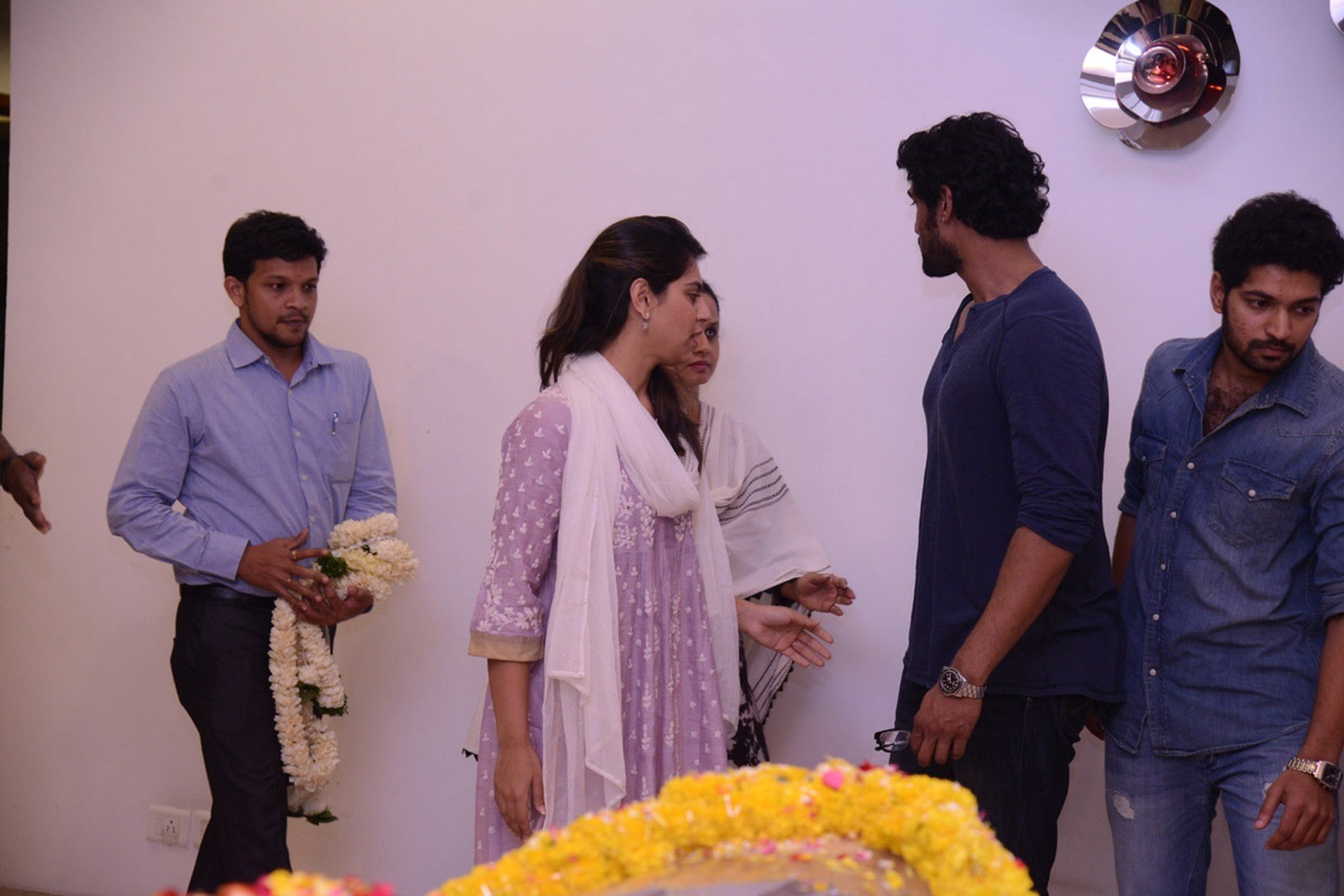 D Ramanaidu Condolences Photos 06 - 92 / 99 photos