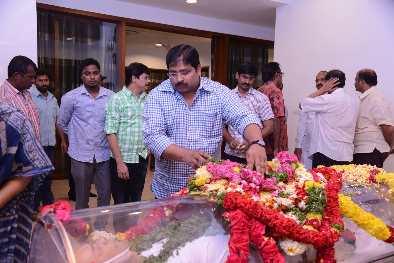 D Ramanaidu Condolences Photos 07 - 16 / 58 photos