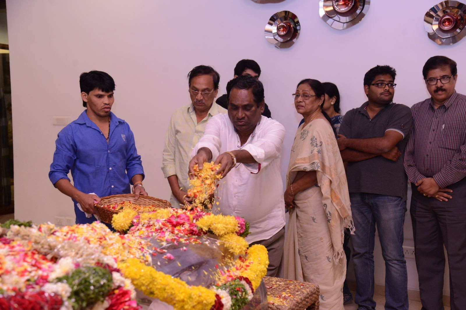D Ramanaidu Condolences Photos 07 - 24 / 58 photos