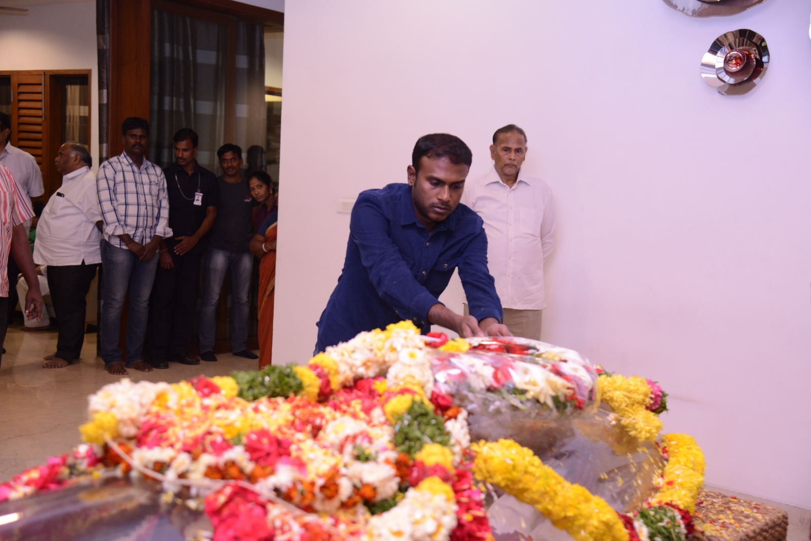 D Ramanaidu Condolences Photos 07 - 34 / 58 photos