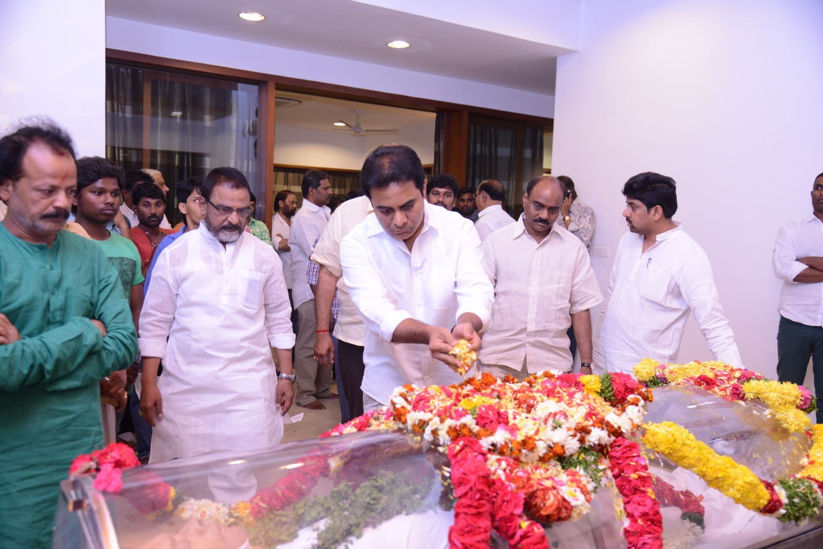 D Ramanaidu Condolences Photos 07 - 40 / 58 photos