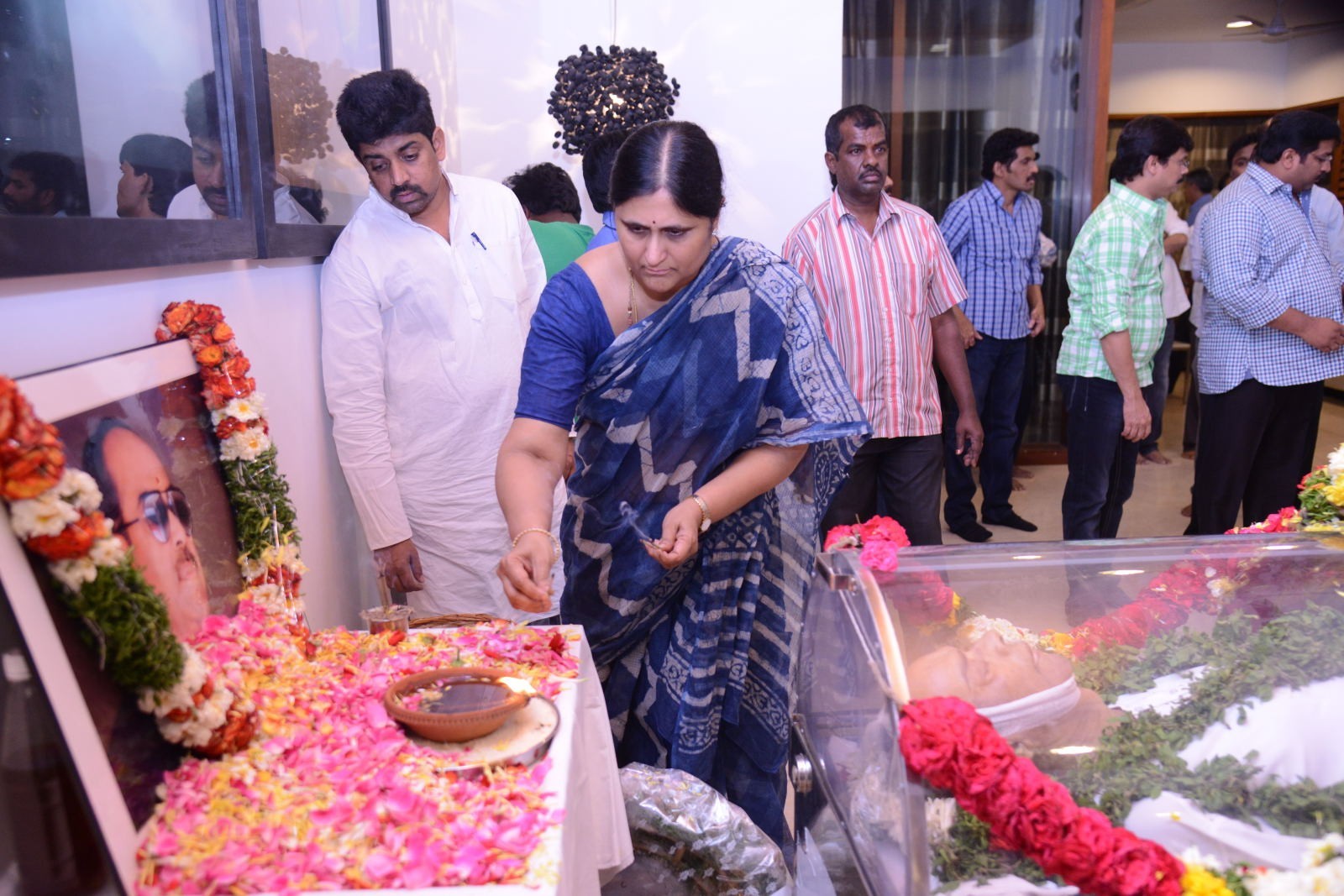 D Ramanaidu Condolences Photos 07 - 43 / 58 photos