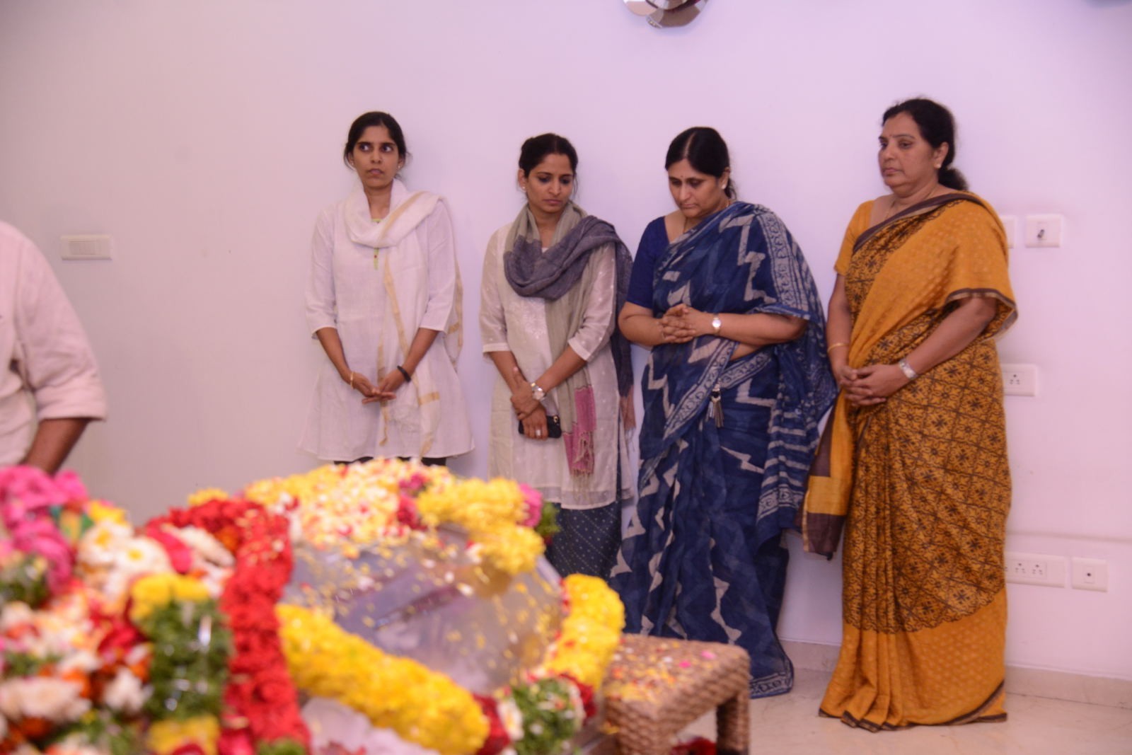 D Ramanaidu Condolences Photos 07 - 49 / 58 photos