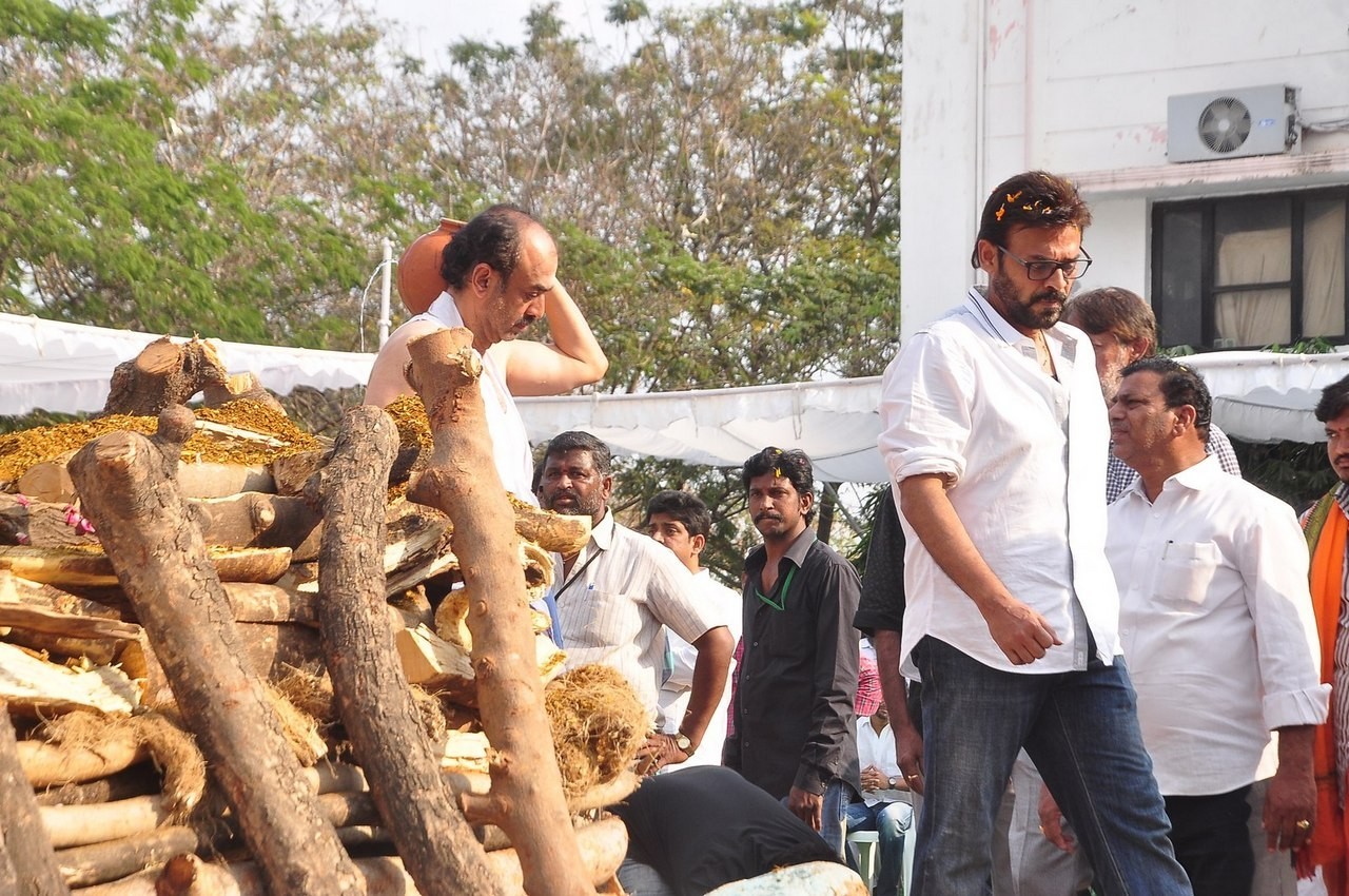 D Ramanaidu Funeral Ceremony - 23 / 326 photos