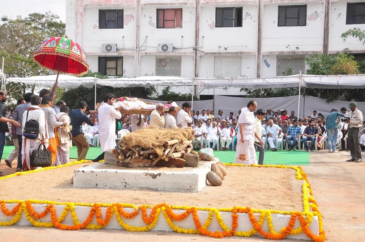 D Ramanaidu Funeral Ceremony - 27 / 326 photos