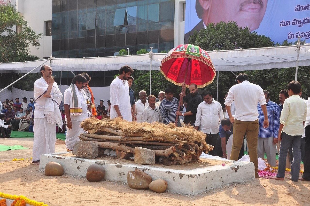 D Ramanaidu Funeral Ceremony - 32 / 326 photos