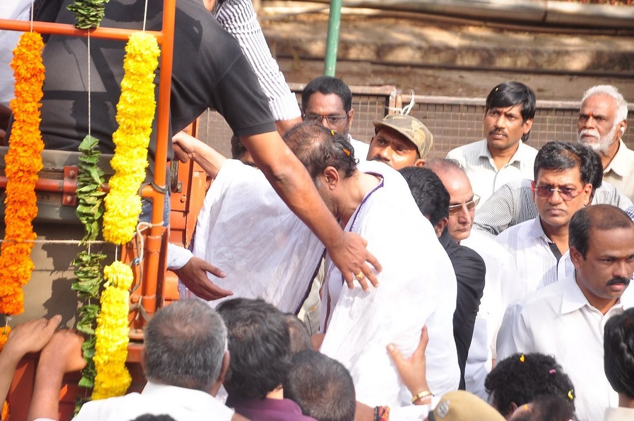 D Ramanaidu Funeral Ceremony - 71 / 326 photos