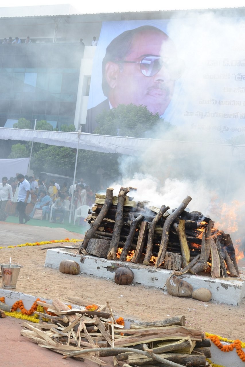 D Ramanaidu Funeral Ceremony - 118 / 326 photos
