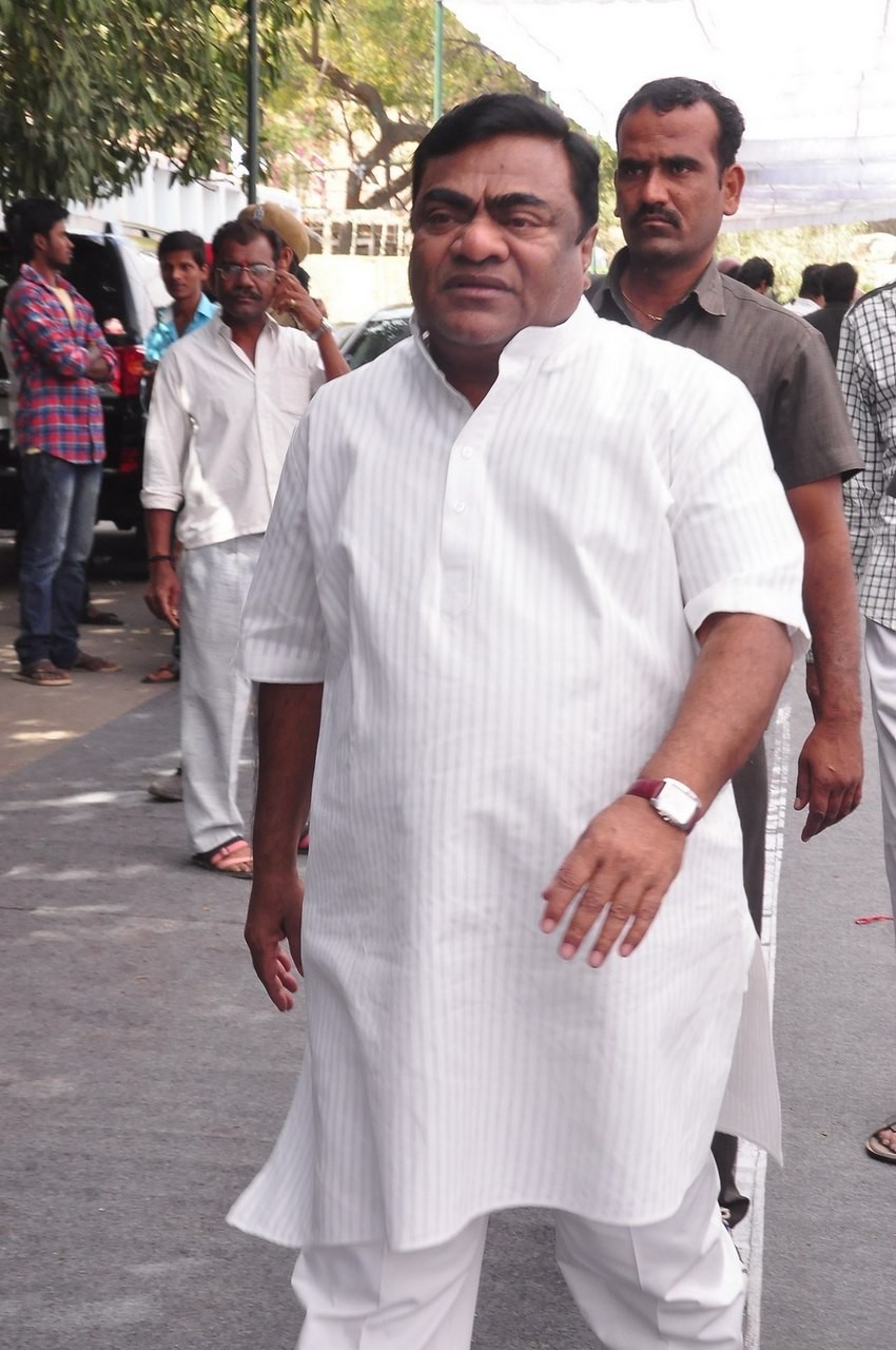 D Ramanaidu Funeral Ceremony - 131 / 326 photos