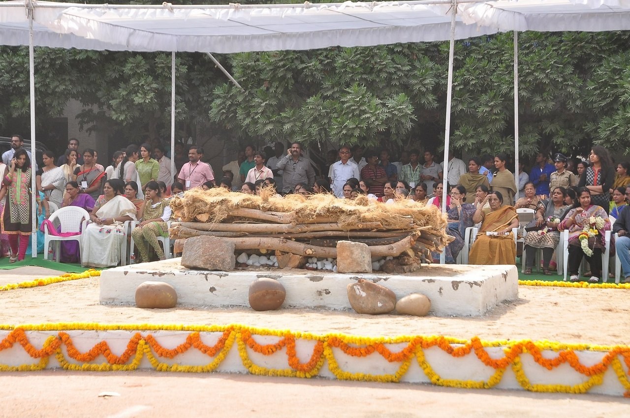 D Ramanaidu Funeral Ceremony - 180 / 326 photos