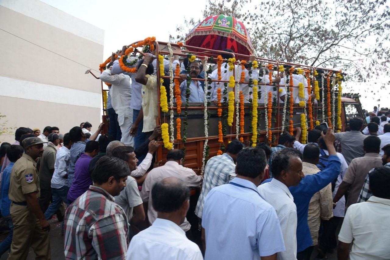 D Ramanaidu Funeral Ceremony - 209 / 326 photos