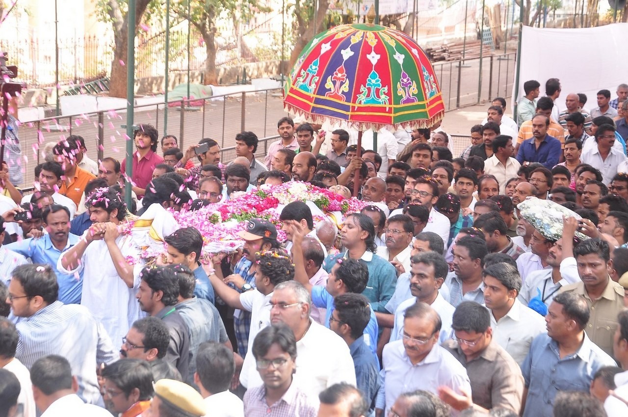 D Ramanaidu Funeral Ceremony - 242 / 326 photos