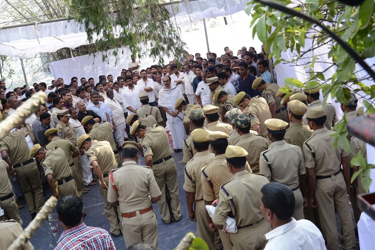 D Ramanaidu Funeral Ceremony - 300 / 326 photos