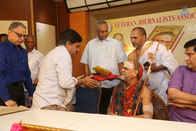 Dasara Bullodu Book Launch - 23 / 30 photos