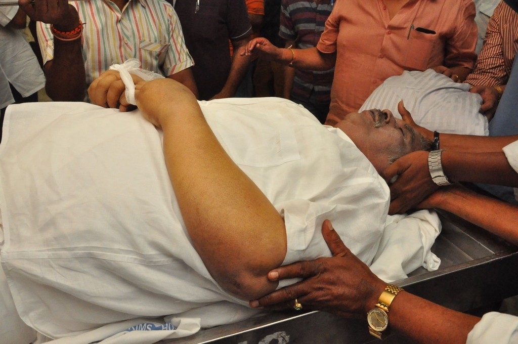 Dasari Narayana rao Condolences Photos 2 - 22 / 152 photos