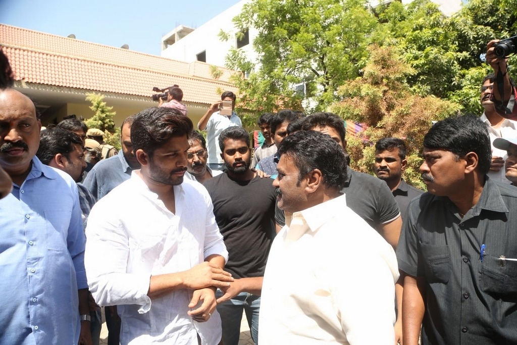 Dasari Narayana Rao Condolences Photos 5 - 53 / 127 photos