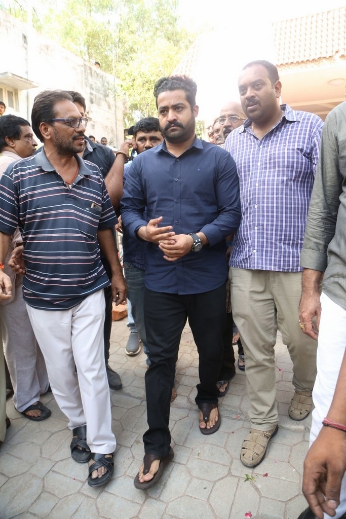 Dasari Narayana Rao Condolences Photos 5 - 97 / 127 photos