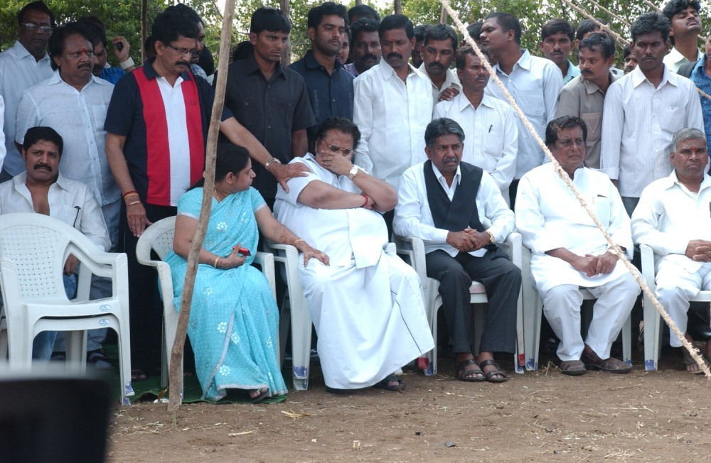 Dasari Padma Funeral Photos - 12 / 61 photos