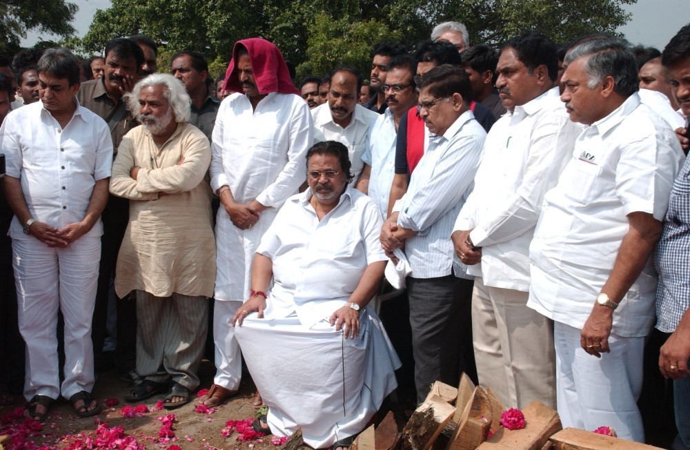 Dasari Padma Funeral Photos - 13 / 61 photos