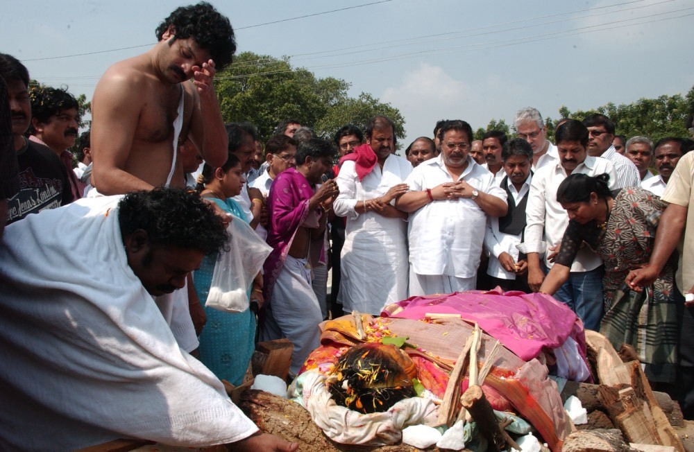 Dasari Padma Funeral Photos - 17 / 61 photos