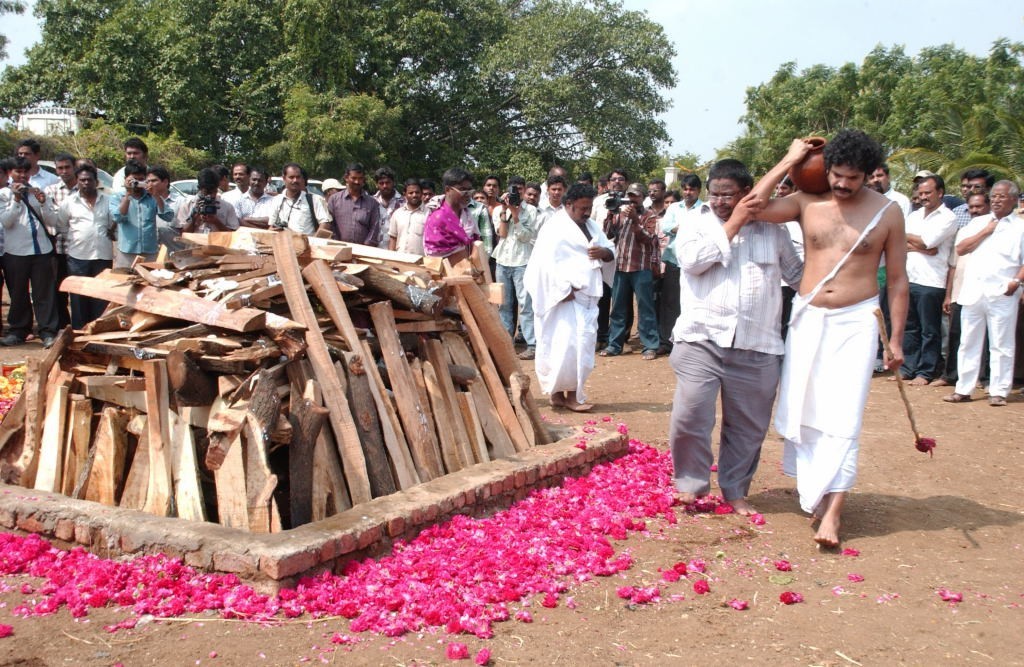 Dasari Padma Funeral Photos - 22 / 61 photos