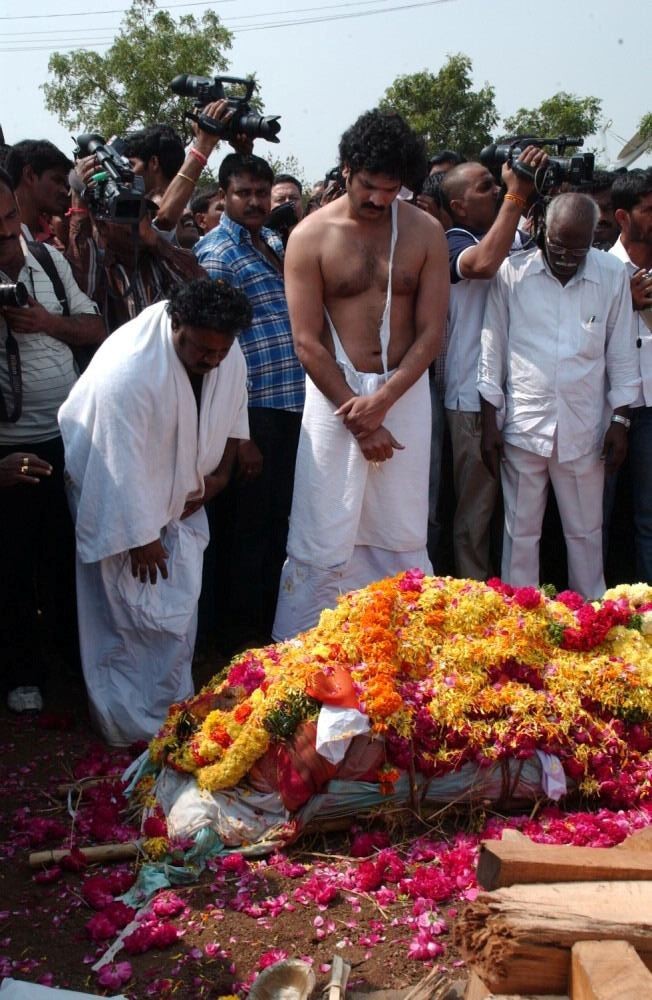 Dasari Padma Funeral Photos - 23 / 61 photos