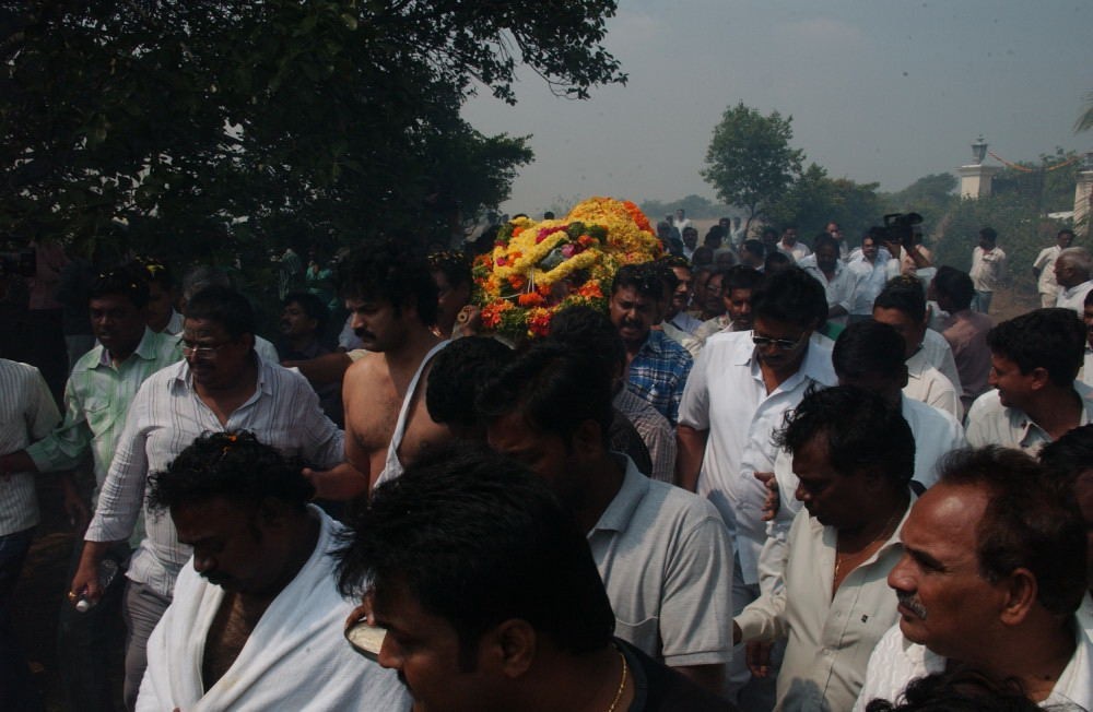 Dasari Padma Funeral Photos - 25 / 61 photos