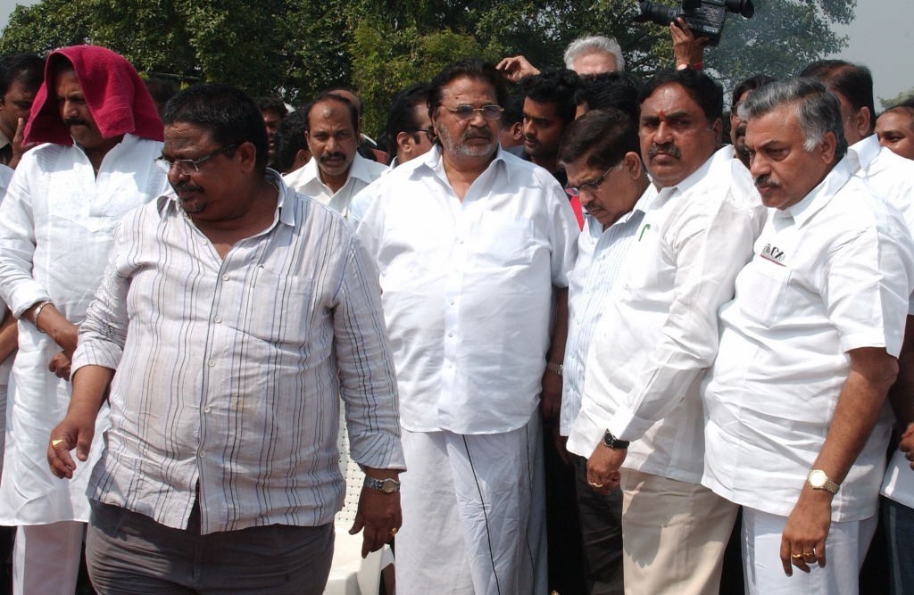 Dasari Padma Funeral Photos - 28 / 61 photos