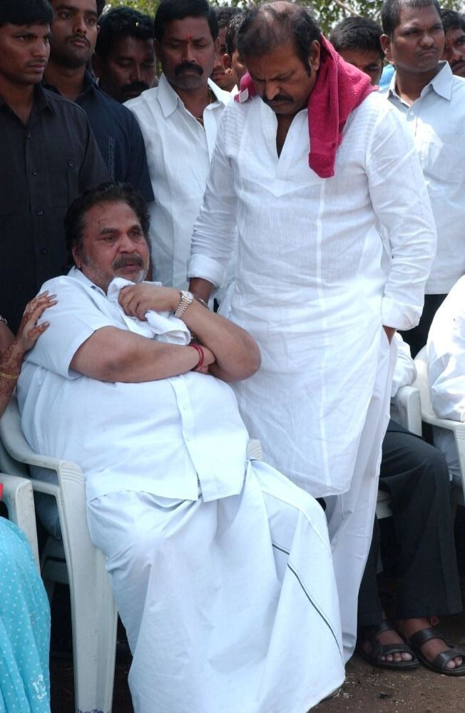 Dasari Padma Funeral Photos - 29 / 61 photos